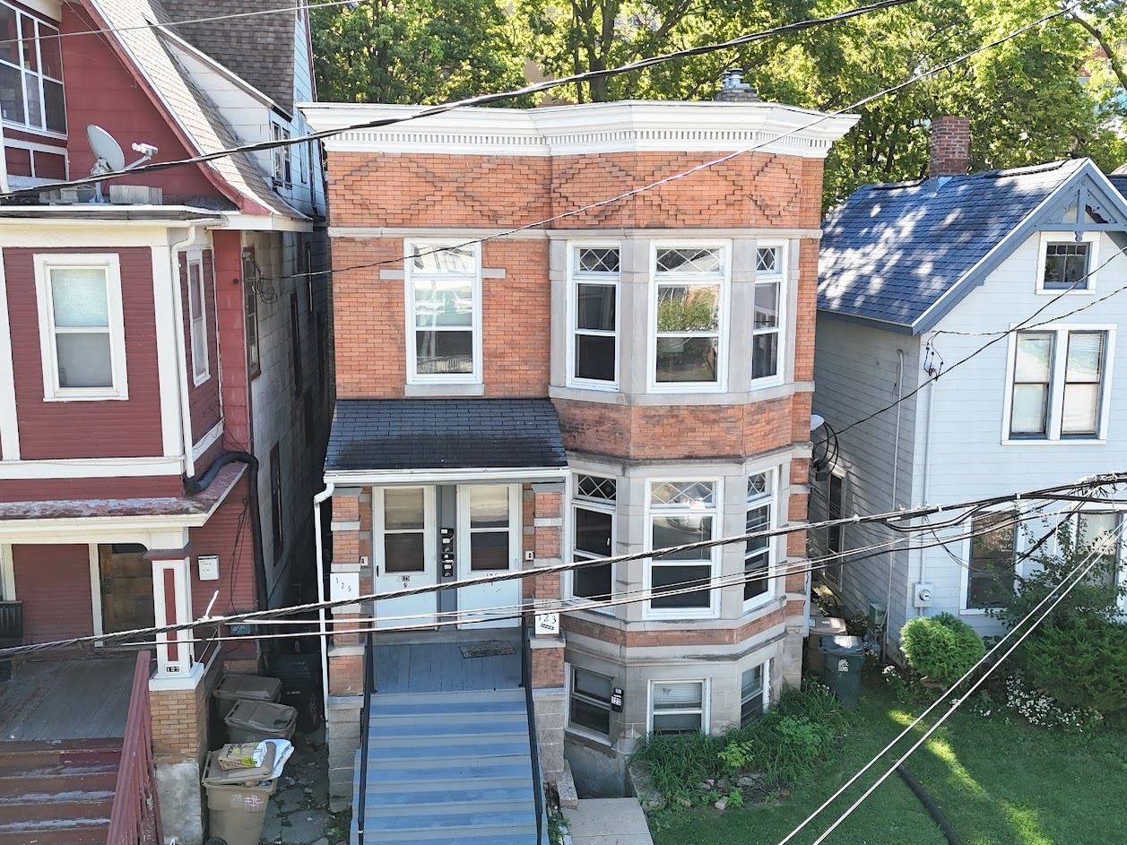 Building Photo - 125 E Johnson St