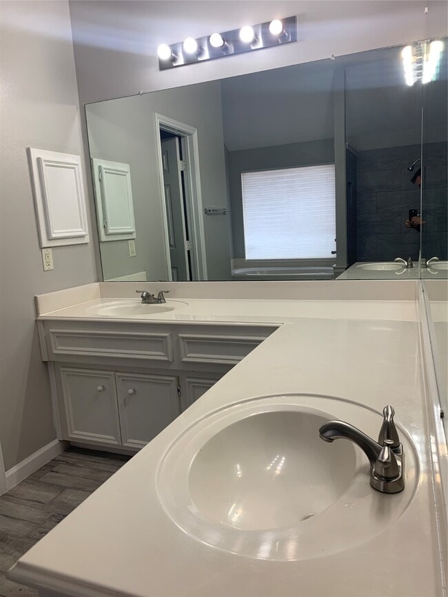 Building Photo - 18418 Sailfish Cove Dr