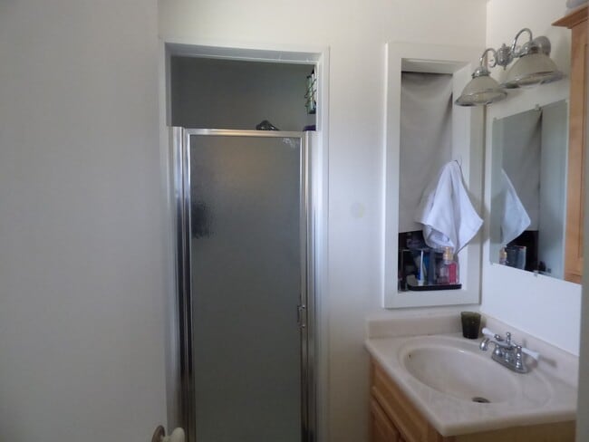 Building Photo - Great House in a Great Neighborhood!