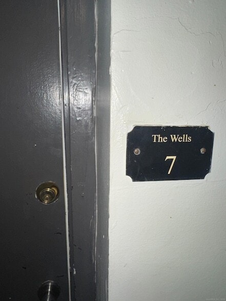 Building Photo - 335 Wells St