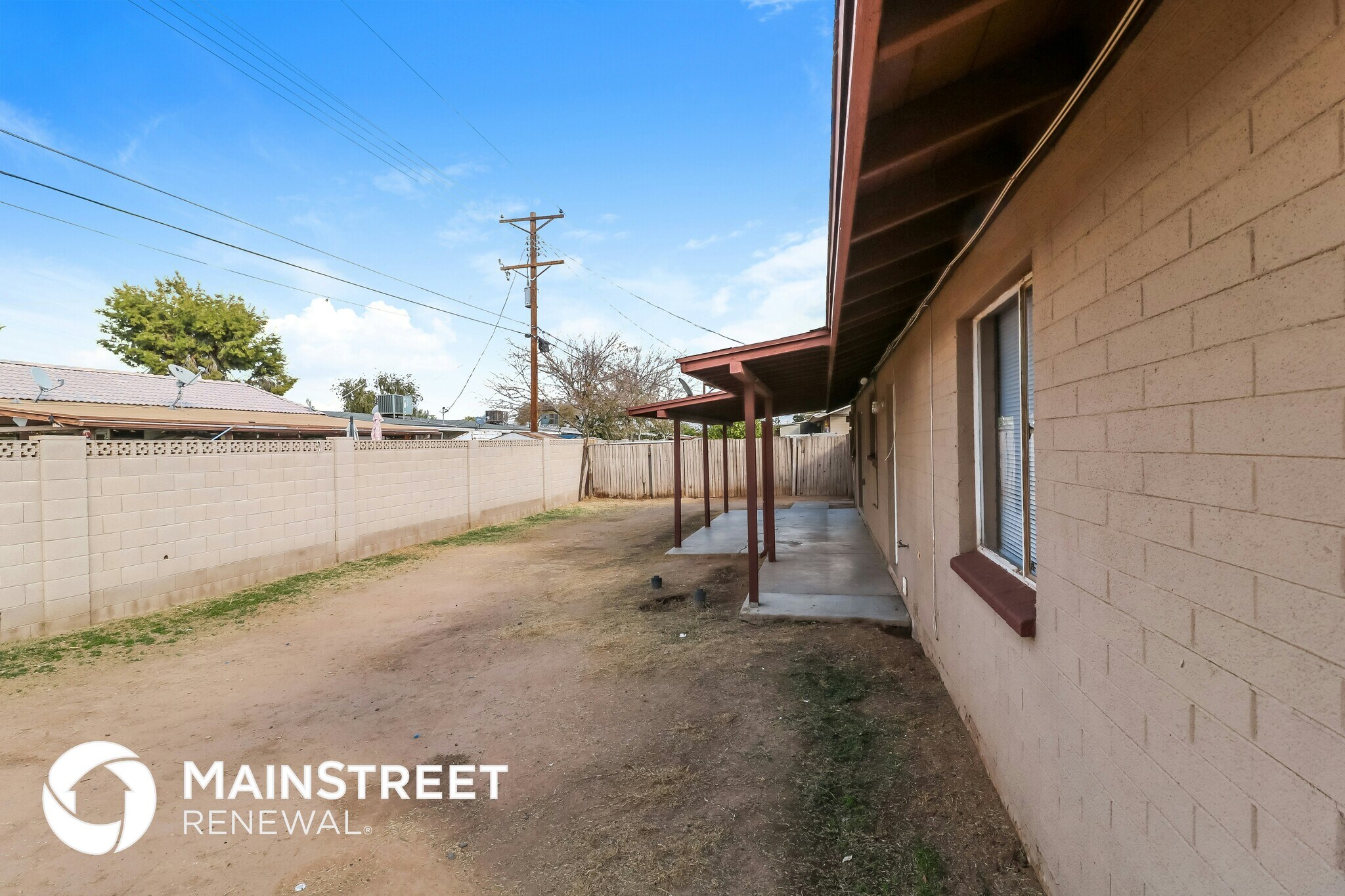 Building Photo - 6136 W Clarendon Ave