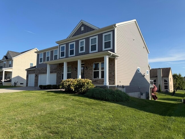 Building Photo - 8739 Cedar Brook St