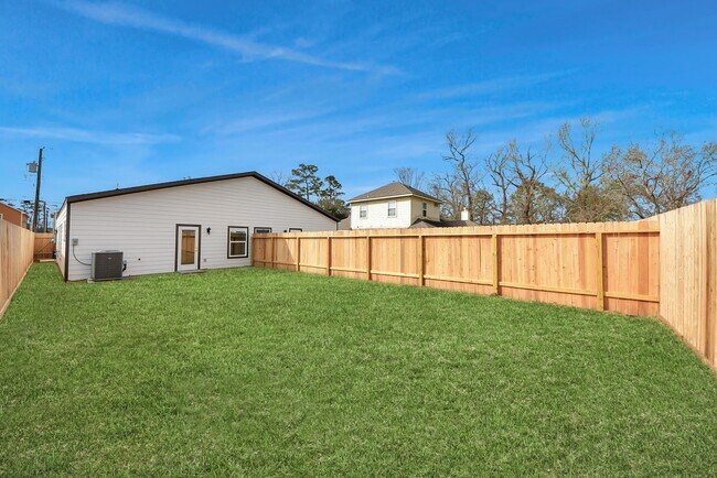 Building Photo - 8125 Cabot St