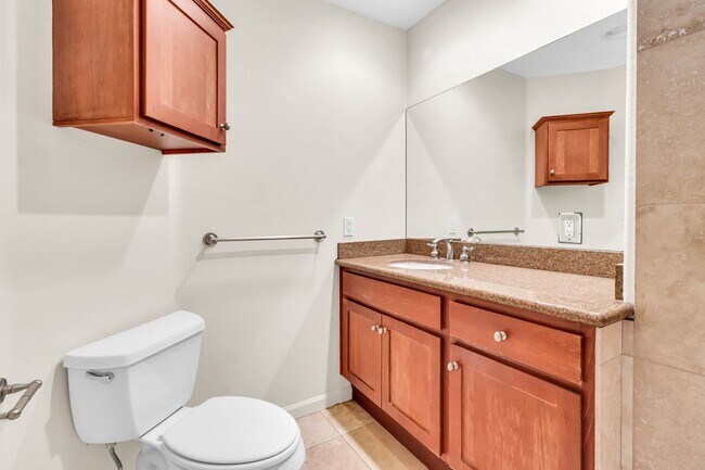 Building Photo - 1 Bedroom Condo in Mission Hills