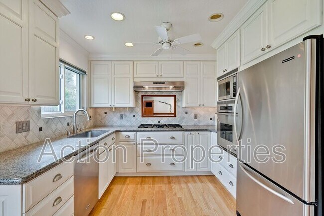 Building Photo - 2685 Yorkton Dr