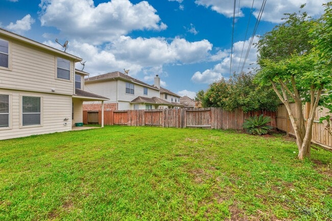 Building Photo - 6451 Applewood Forest Dr