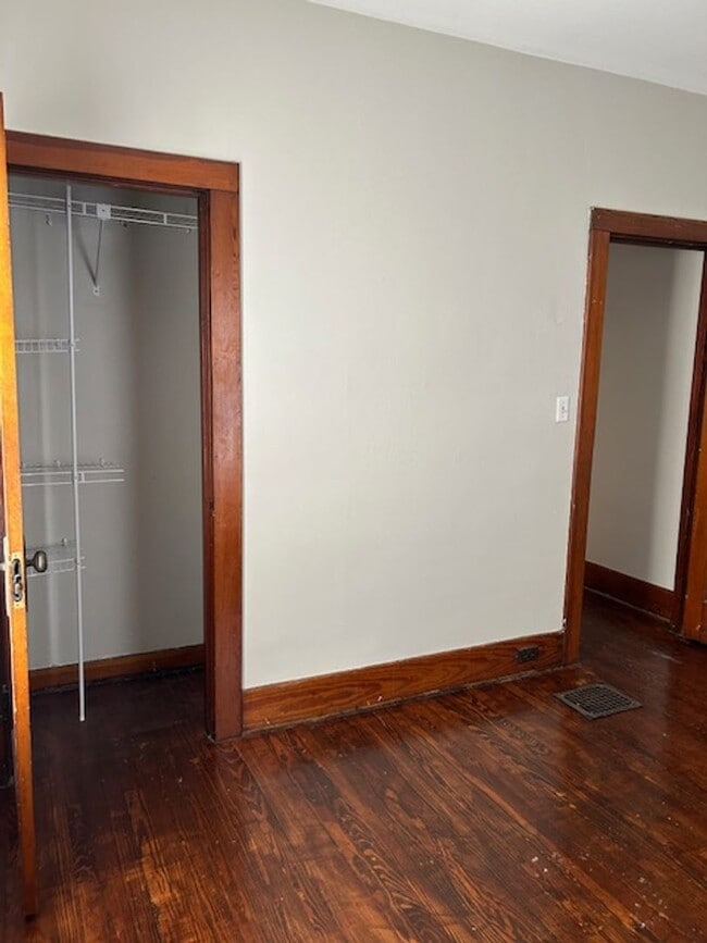 Building Photo - 2 Bedroom, 2 Bath Home w/Full Basement in Dayton