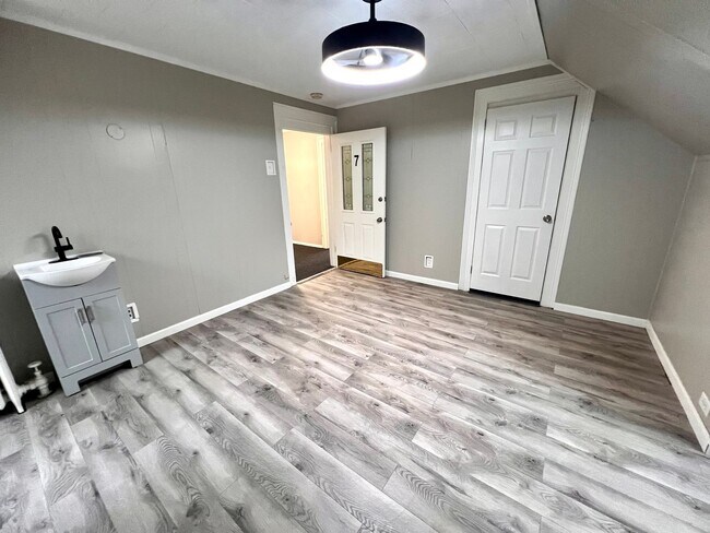 Building Photo - 259-261 N. Dithridge Street (Full Service)