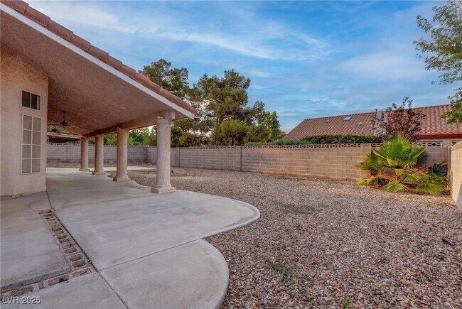 Building Photo - 8608 Highacre Dr