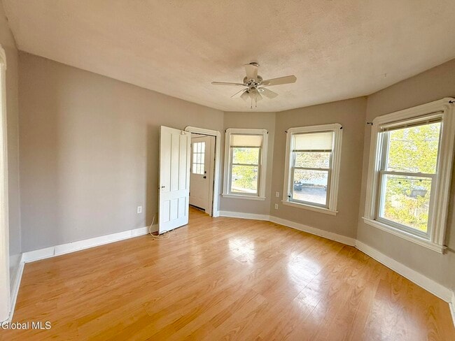 Building Photo - 1017 Hegeman St