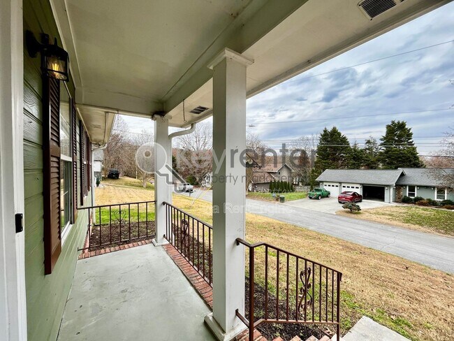 Building Photo - 6011 Barkley Creek Dr