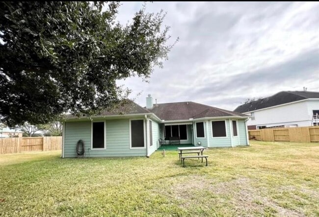 Building Photo - 3527 Swordfern Pl