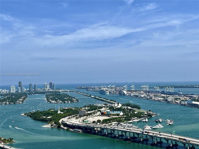 Building Photo - 1750 N Bayshore Dr