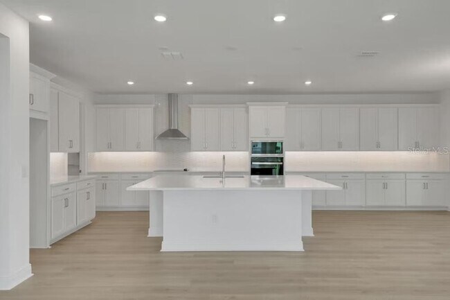Building Photo - 15075 Tea Tree Dr