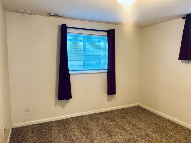 Building Photo - Simpson310