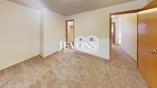 Building Photo - Charming home just steps from transit, par...