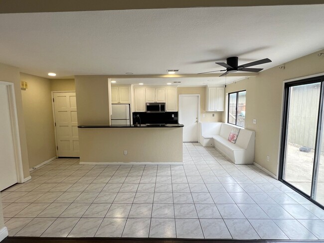 Building Photo - 3 bed 2 bath in Lincoln Village West