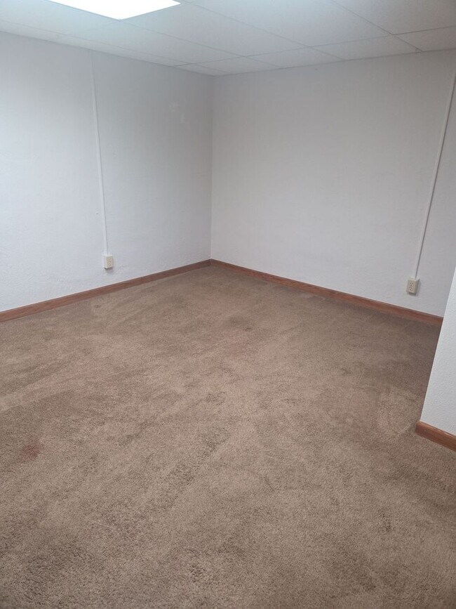Building Photo - Move in Special: $300.00 Off First Month's Rent