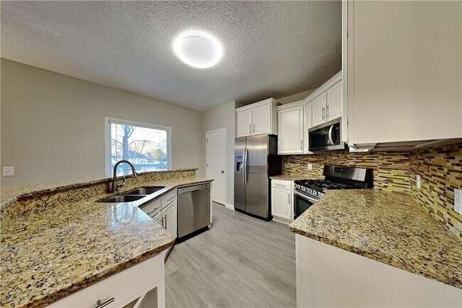 Building Photo - 1717 Victoria Way NW