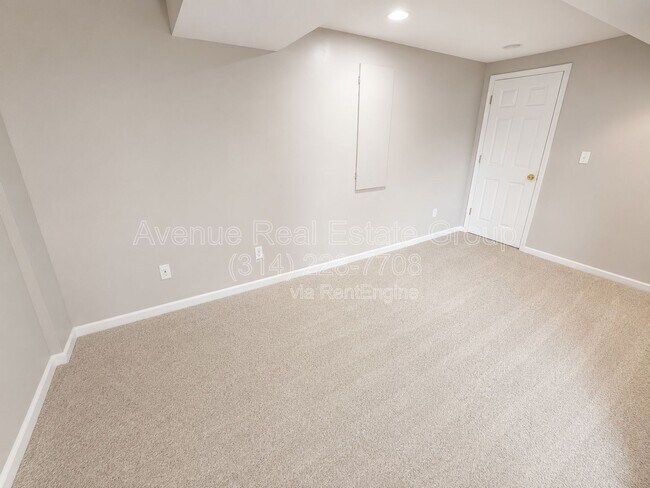 Building Photo - 555 Fortress Ct