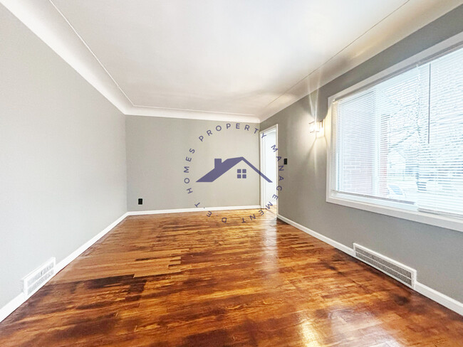 Building Photo - 5980 Lenox St