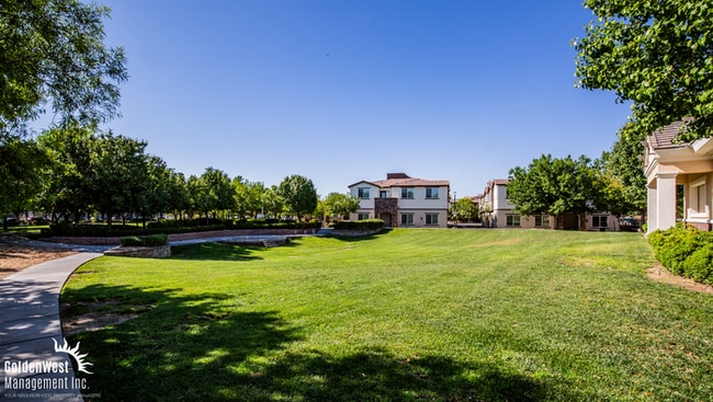 Building Photo - Charming 2Bdm 2Ba Townhome in Centennial H...