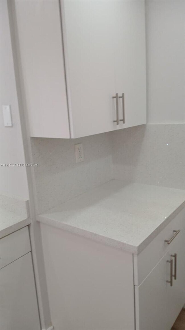 Building Photo - 8820 Fontainebleau Blvd