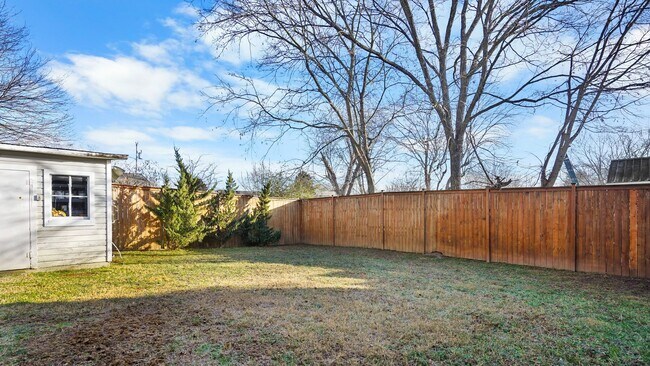 Building Photo - 307 Avondale Dr
