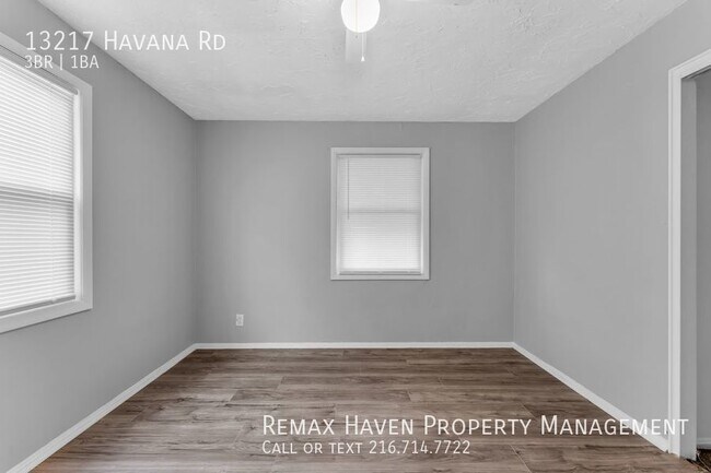 Building Photo - 13217 Havana Rd, Garfield Hts - Spacious 3...