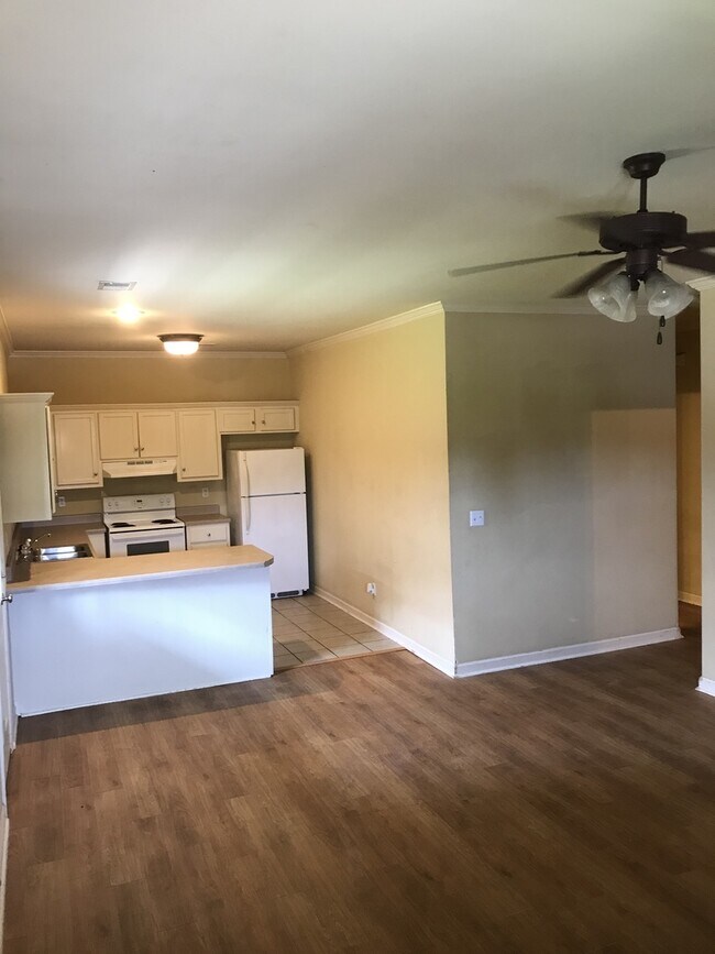 Building Photo - 103 Cypress Glen