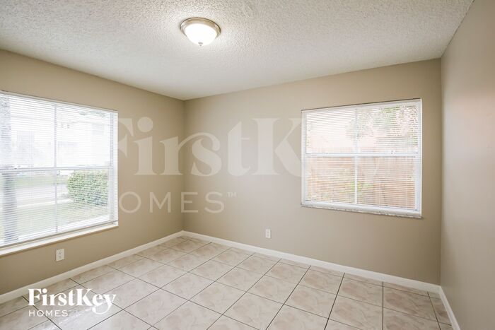 Building Photo - 6553 Bayfront Dr