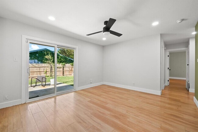 Building Photo - 2307 Deadwood Dr