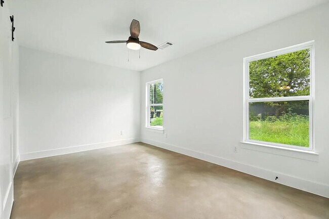 Building Photo - 3206 Sayle St