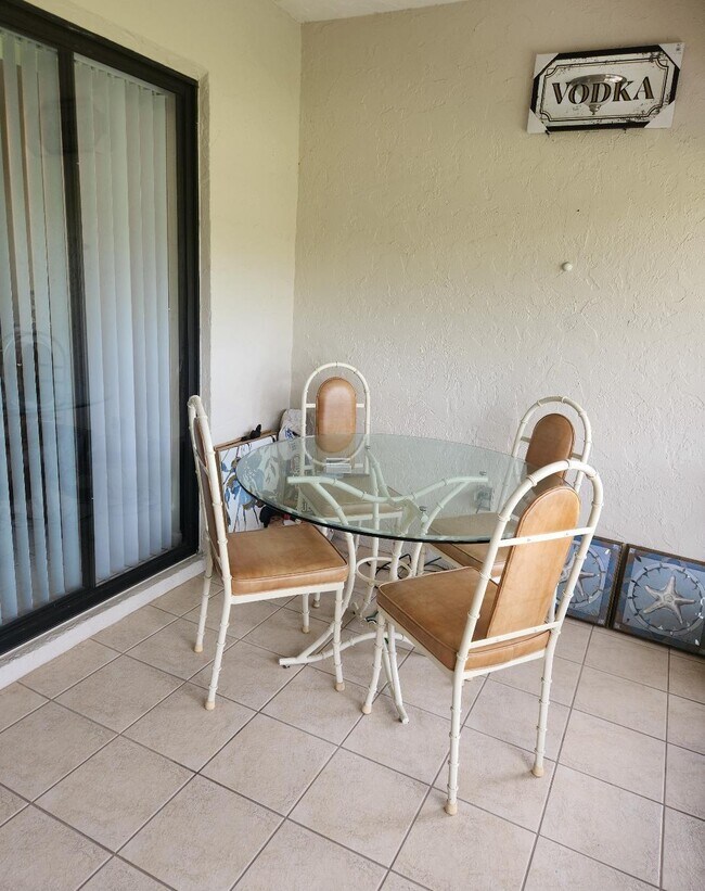 Building Photo - 4685 Laurel Tree Rd