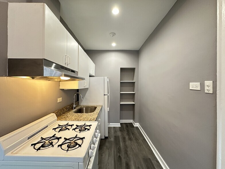 Building Photo - 5516 N Kenmore Ave