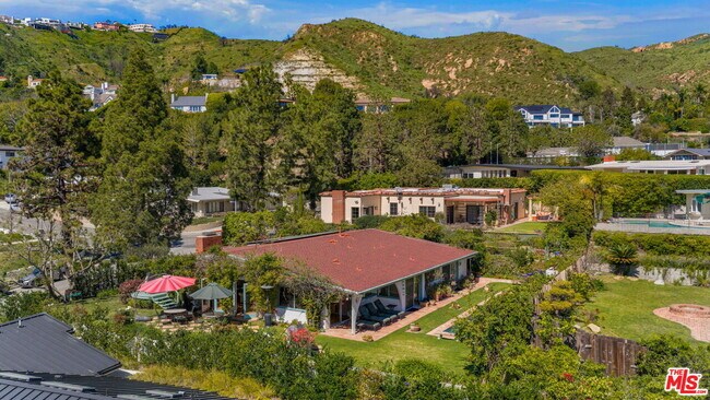 Building Photo - 1336 Bienveneda Ave