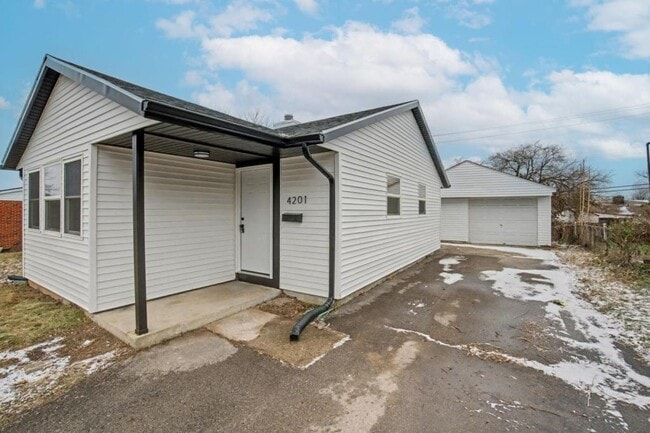 Building Photo - 4201 Lobata Pl