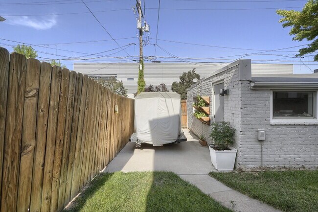 Building Photo - Charming Home in the Baker Neighborhood!