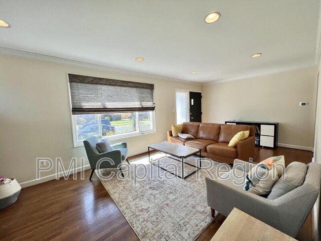 Building Photo - 5005 Druid Dr