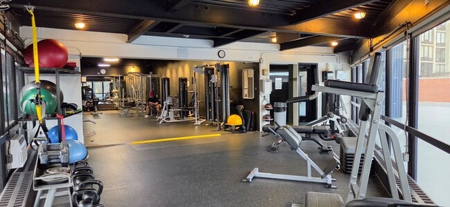 Building Photo - 5415 N Sheridan Rd