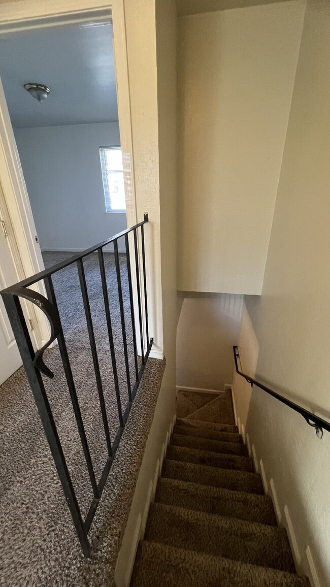 Building Photo - ** Move in special $1995 moves you in - Includes Deposit and January 2026 Rent. ** Updated interi...