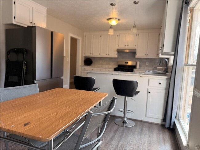 Building Photo - 1424 Shadowbrook Dr