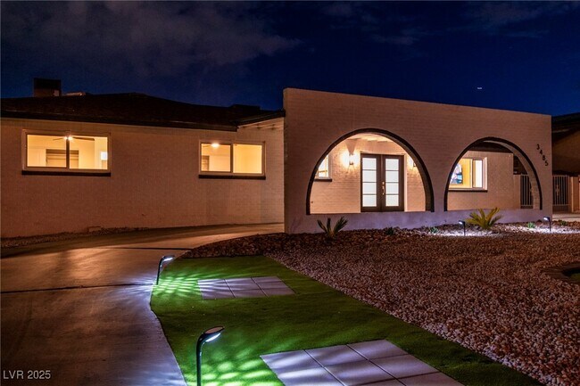 Building Photo - 3485 Shamrock Ave