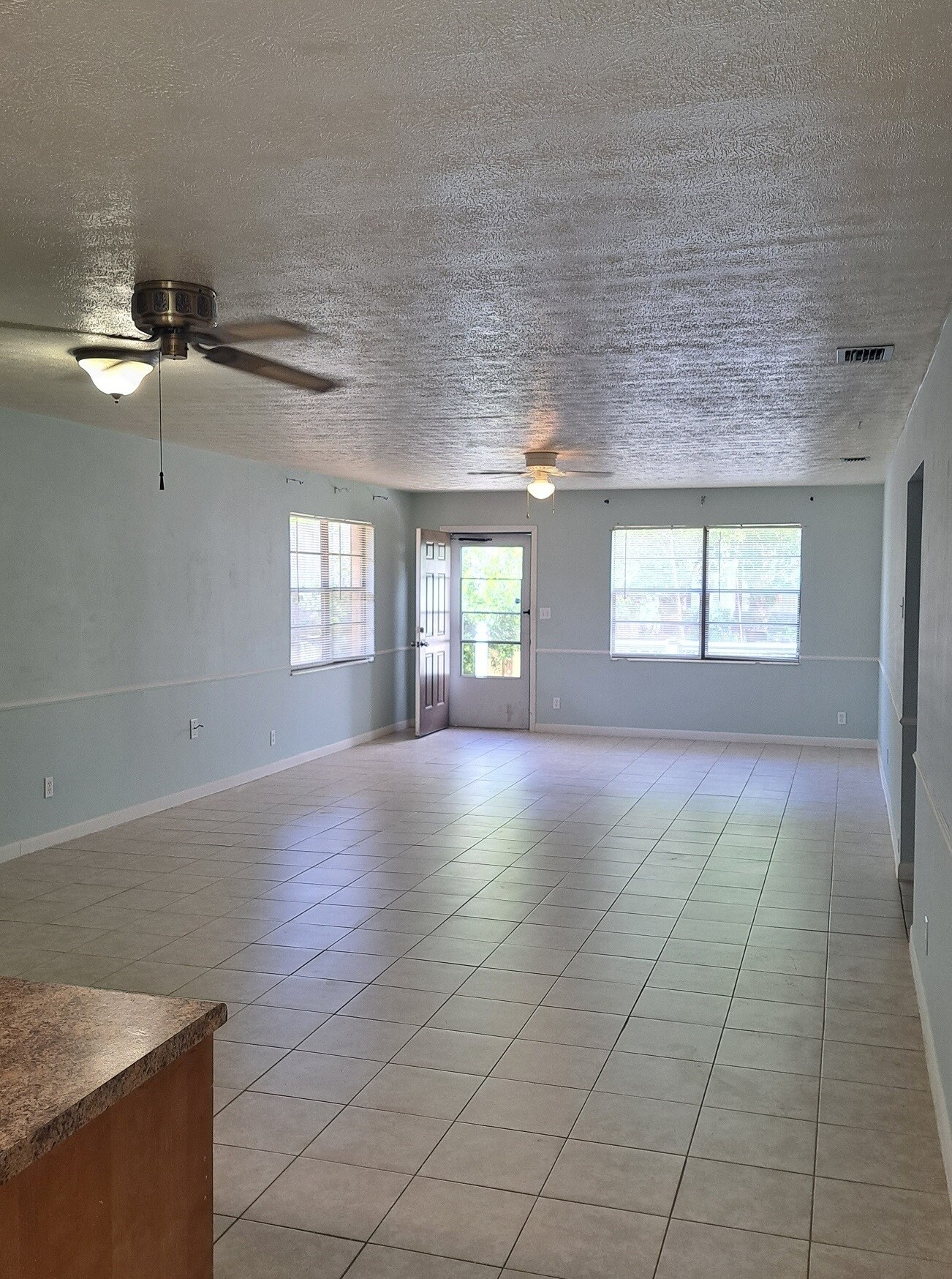 Building Photo - 3909 Ocean View Dr