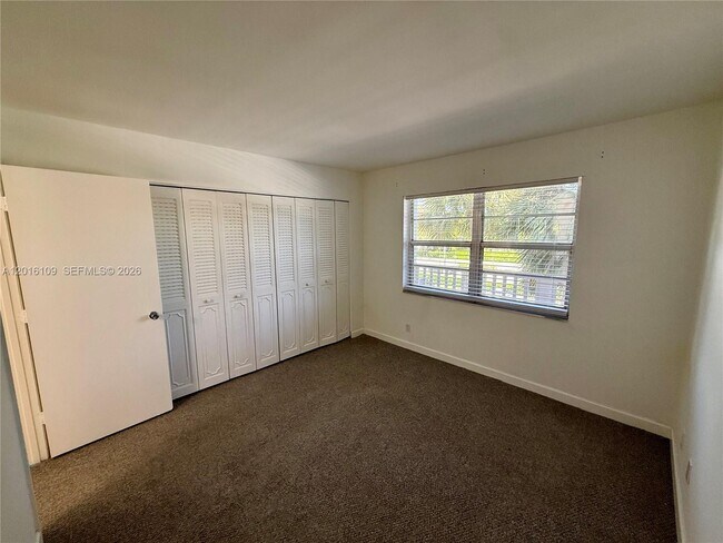 Building Photo - 1075 Riverside Dr