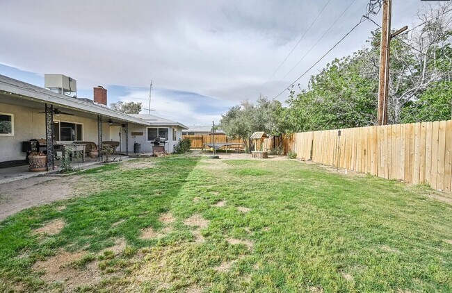 Building Photo - Beautiful Solar-Powered 4 Bedroom Home