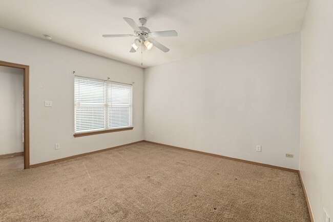 Building Photo - 21123 Sweet Blossom Ln