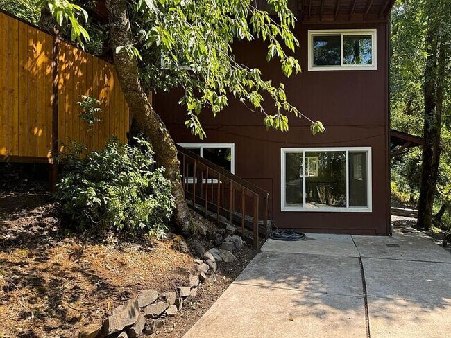 Building Photo - Luxury, Fully Remodeled South Hills Duplex with Forest Views