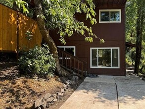 Building Photo - Beautiful One Bedroom Apartment in Fox Hollow Area