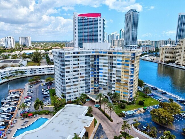 Building Photo - 100 Golden Isles Dr